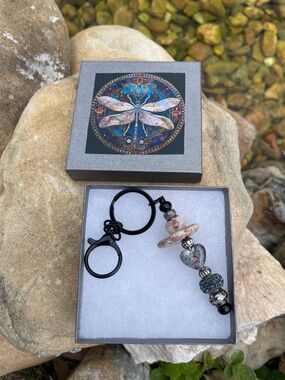 Beaded Heart Keychain in Black and Iridescent Tones